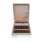 Horacio 10 aniversario box open front