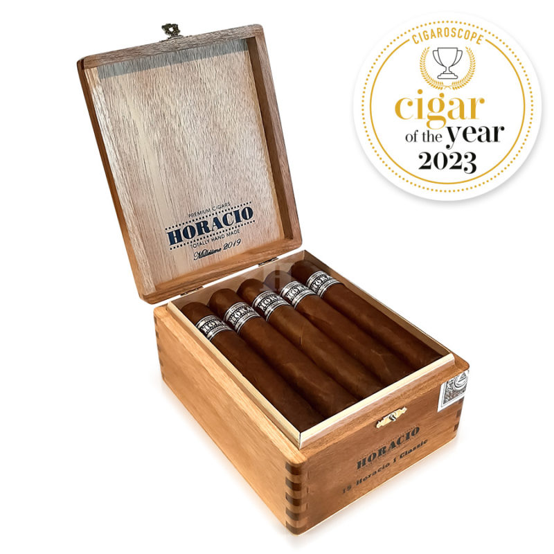 Box open angle Cigar Horacio 1 Classic serie - Cigar of the year 2023 Cigaroscope